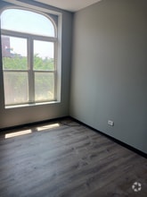 Building Photo - 2210 W Warren Blvd