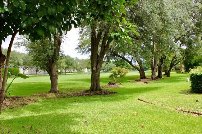 Foto del edificio - 3550 Estepona Ave