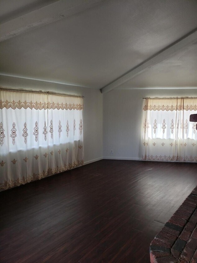 Foto del edificio - 7070 Jenkins Ave