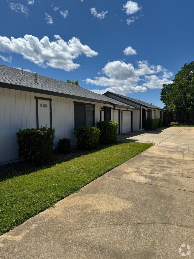Building Photo - 2556 Sabre Ct