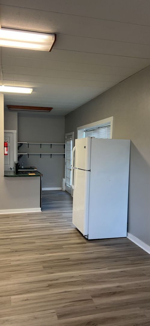 Building Photo - Great Downtown Apartment! **AUGUST 2026**