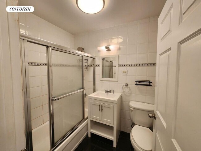 Foto del edificio - 2647 Broadway