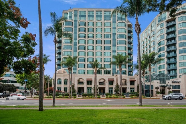 Building Photo - Exquisite Banker's Hill 3-Bedroom with Dir...