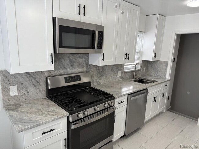 Foto del edificio - 1465 E 14 Mile Rd