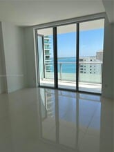 Building Photo - 1300 Brickell Bay Dr
