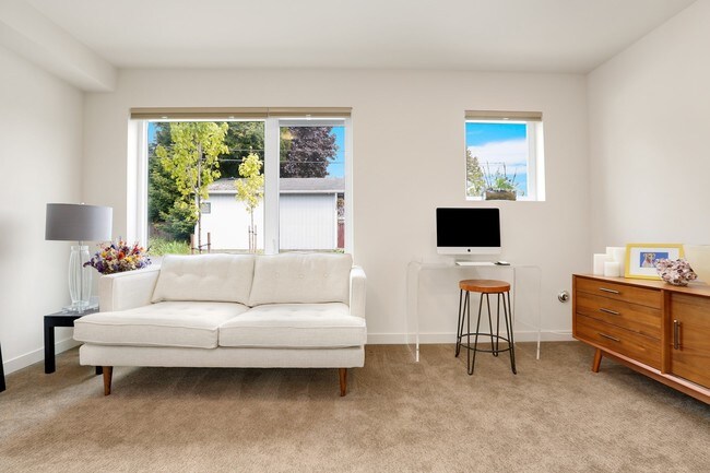 Foto del edificio - 3810 California Ave SW