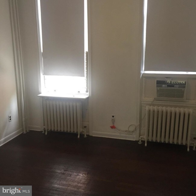 Building Photo - 308 S 16th St