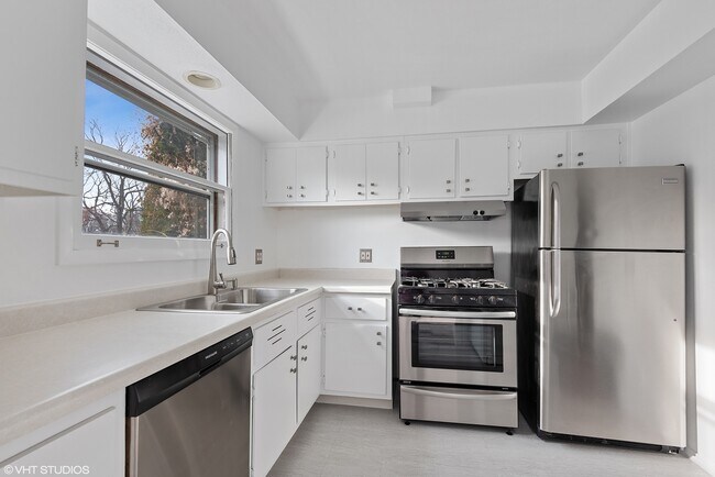 Building Photo - 1927 Willow Hill Ct