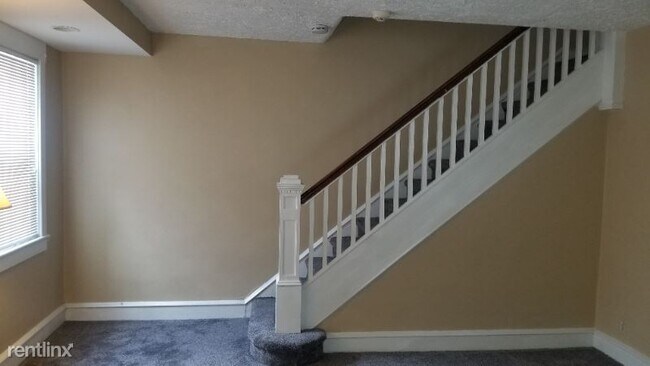 Building Photo - 3 br, 1 bath Townhome - 3090 Carman St