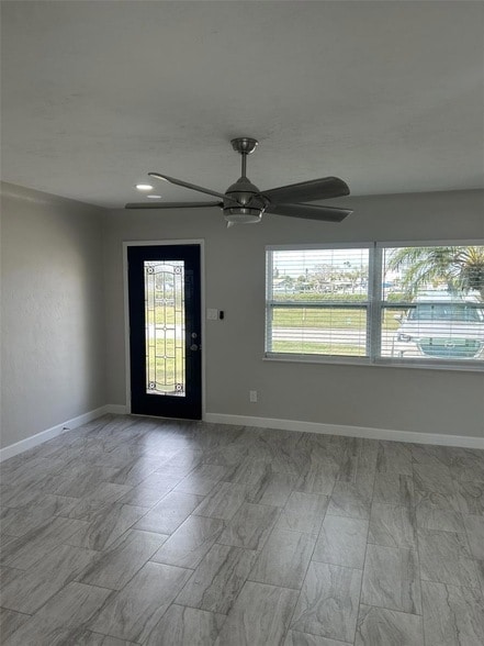 Building Photo - 717 Sunset Cove