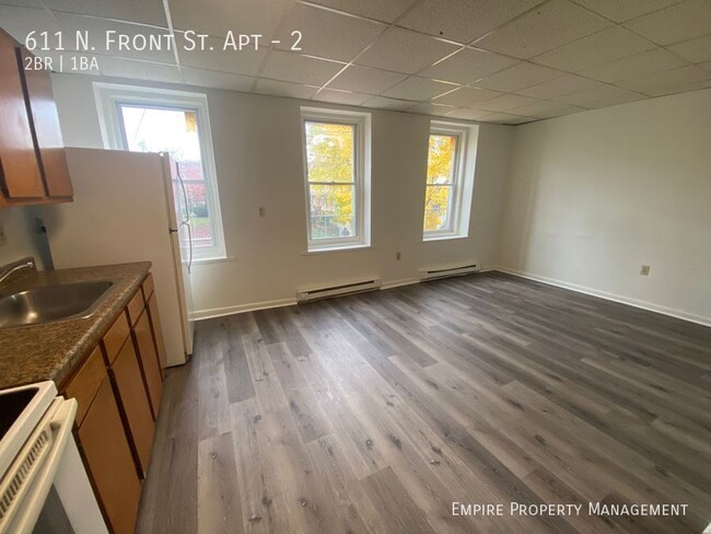 Building Photo - 2nd Floor: 2 Bedroom/1 Bathroom Apartment ...