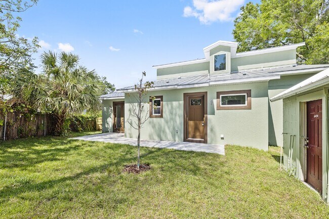 Foto del edificio - MODERN 4-BEDROOM TAMPA HOME | BUILT 2023 | FENCED YARD | PET FRIENDLY