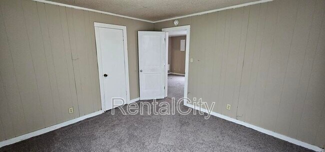 Building Photo - 1430 Shelby Dr