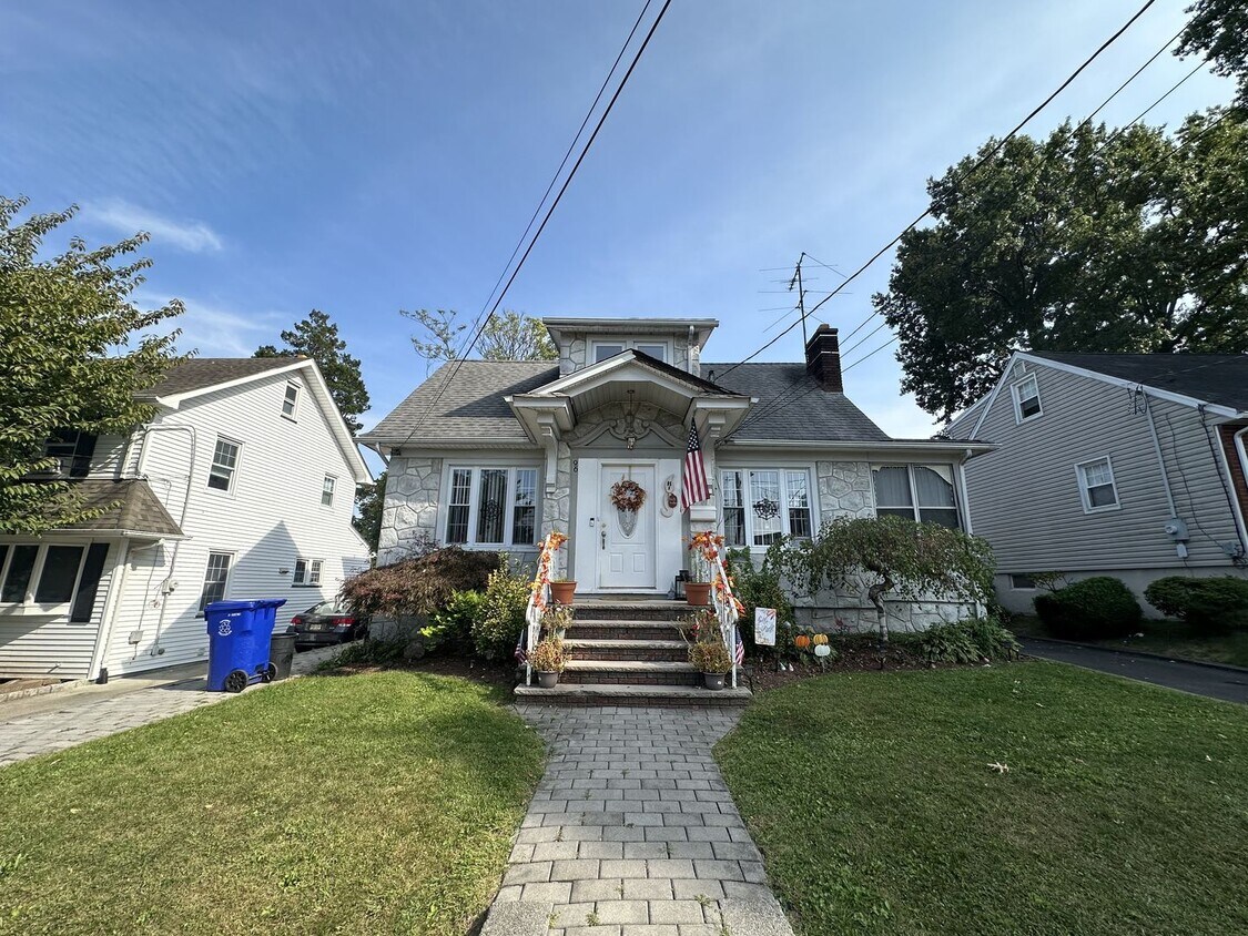 Primary Photo - 96 Garfield Pl
