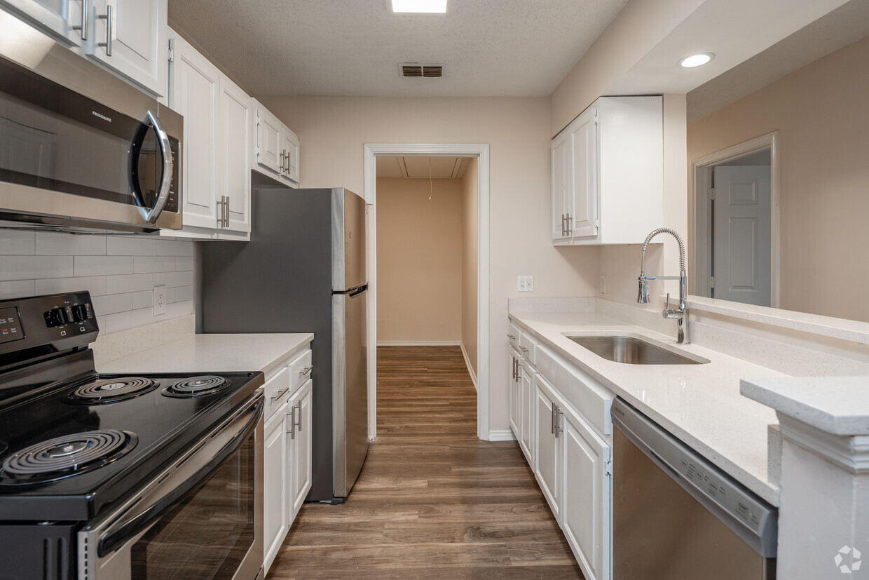 2HAB, 1BA - 845SF - Cocina - Summerfield Apartments