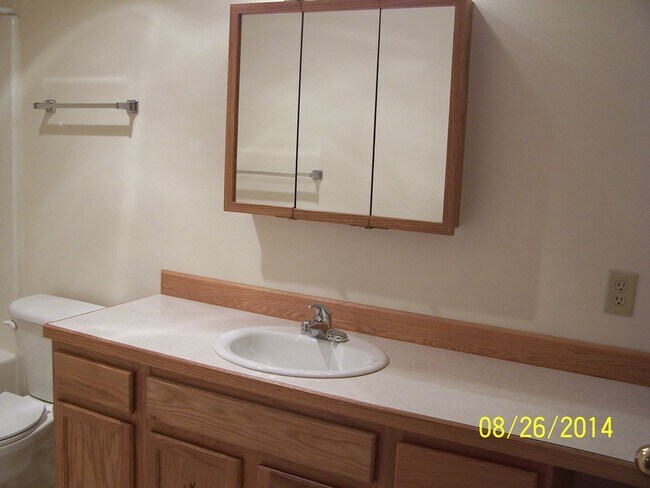 Foto del edificio - 740 Benjamin Ave