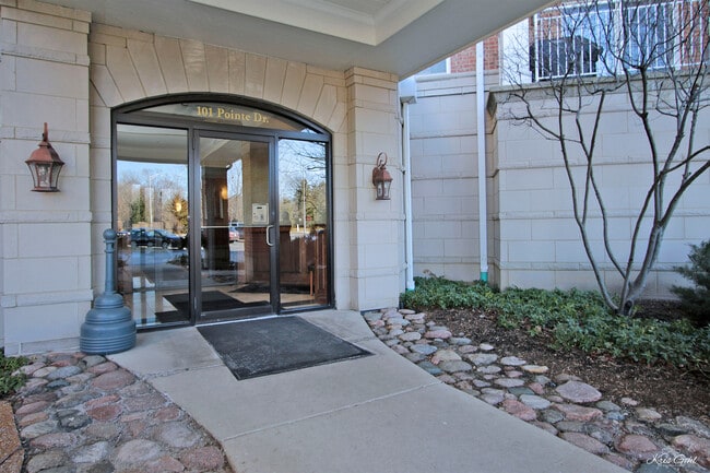 Building Photo - 101 Pointe Dr
