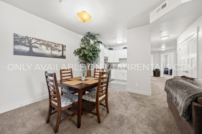 Building Photo - 1055 500 E