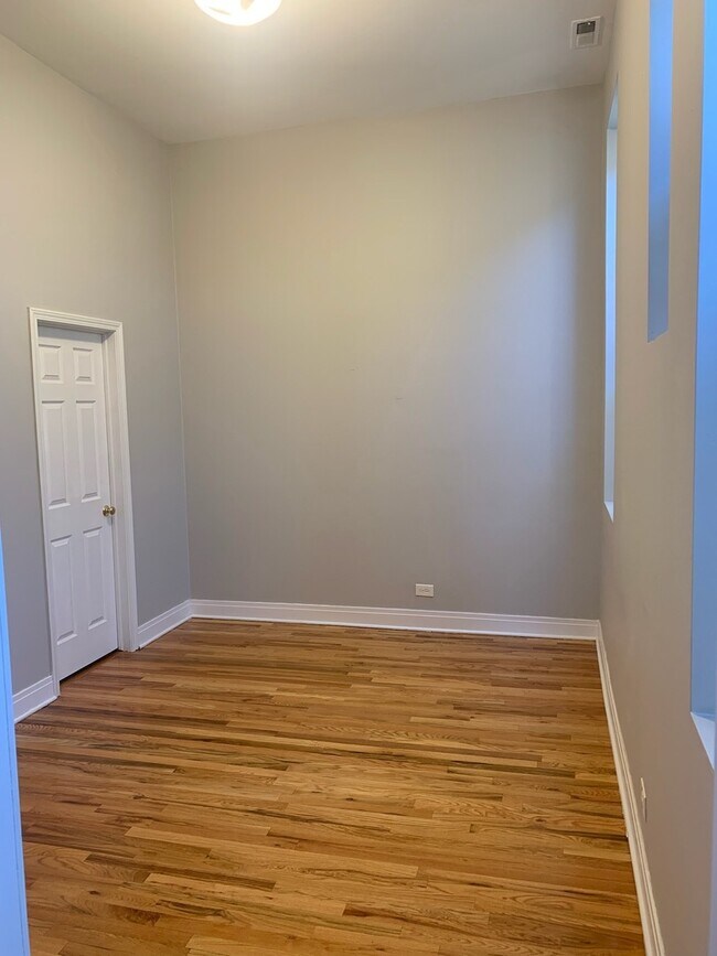 Foto del edificio - 2002 W Chicago Ave