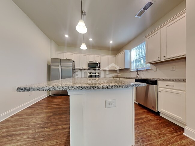 Building Photo - 212 Rivulet Dr