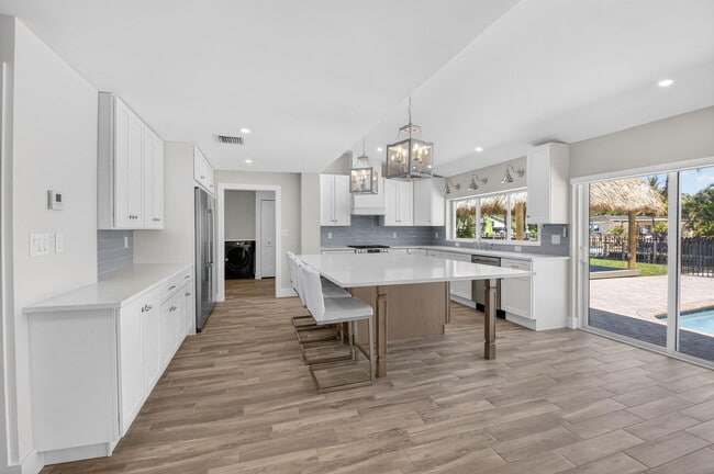 Building Photo - 1254 SW 4th Ct