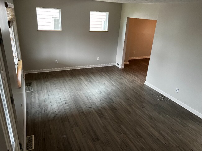 Foto del edificio - 527 Flynn Ave