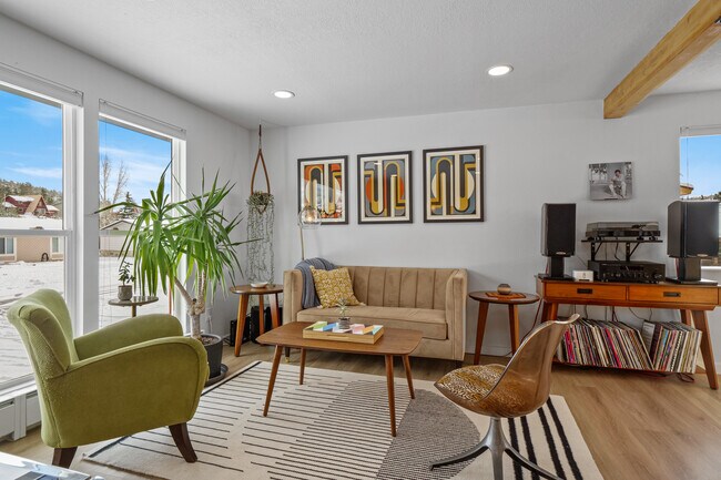 Foto del edificio - 461 Cascade Cir