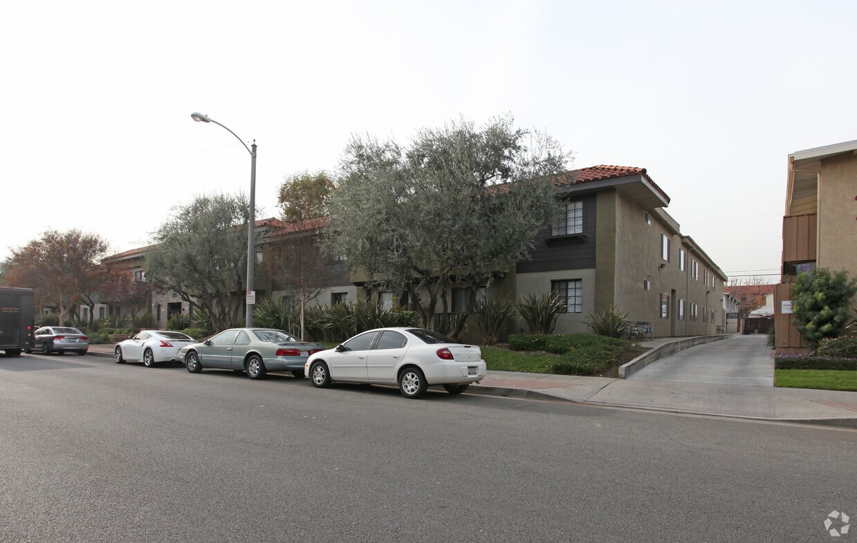 275 W Verdugo ¡alejado - 275 W Verdugo Ave