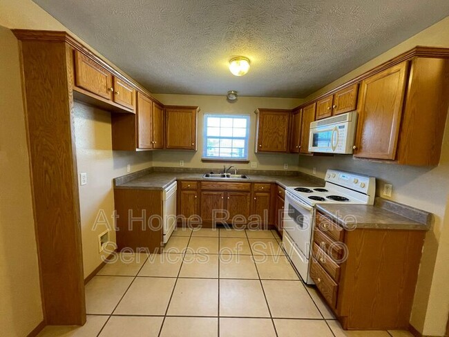 Building Photo - 4320 W La Siesta St
