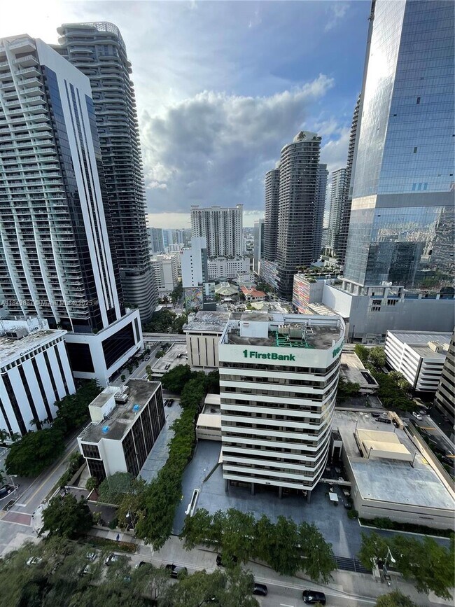 Building Photo - 951 Brickell Ave