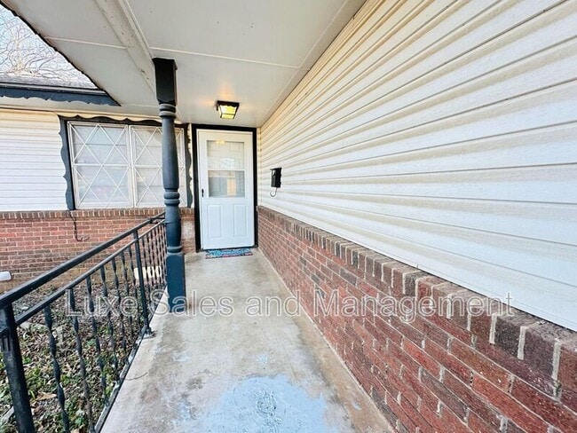 Building Photo - 108 NE 9th St