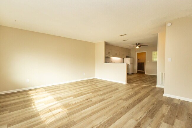 Building Photo - 3973 Teakwood Dr