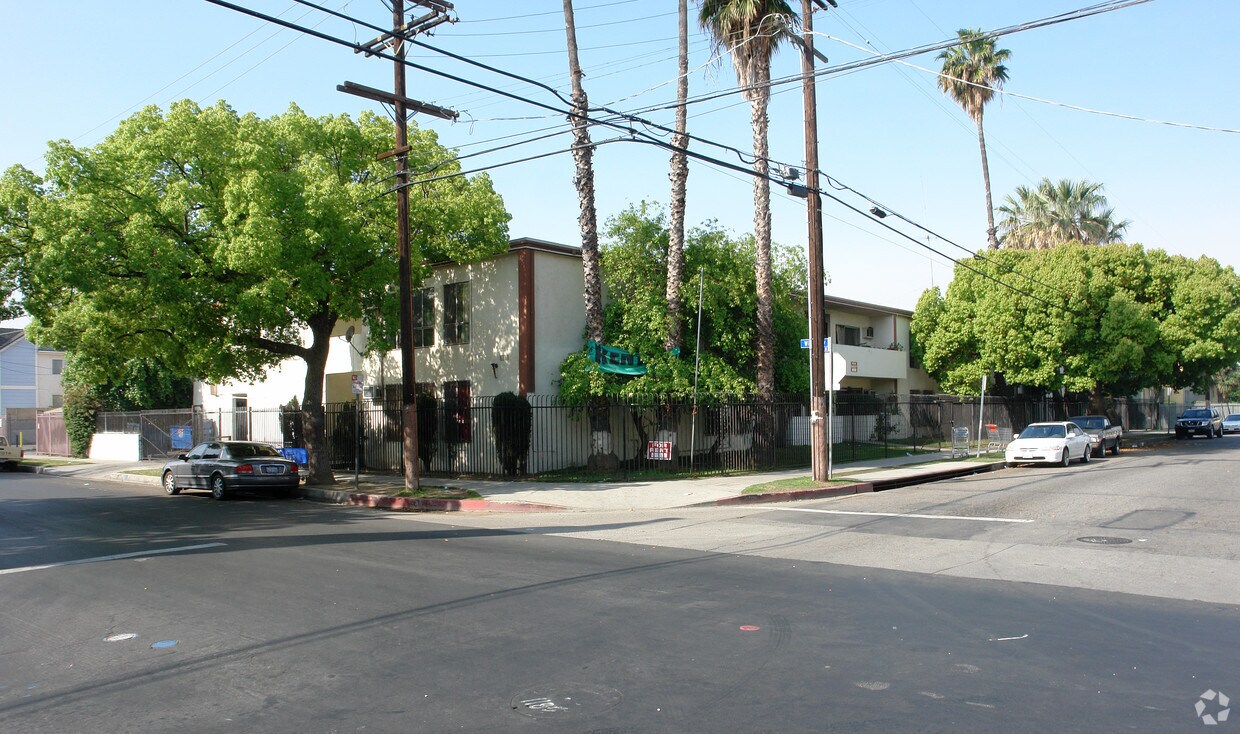 Primary Photo - 14808 Blythe St