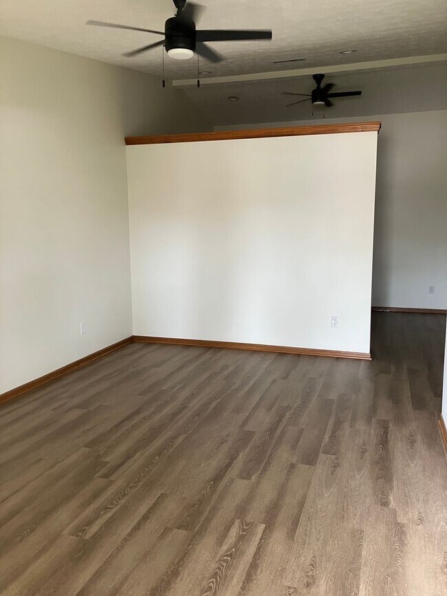 Foto del edificio - Updated Ranch with 2 Bedrooms, 1 Bath, and 1-Car Attached Garage in Troy, Ohio - Your Perfect Hom...