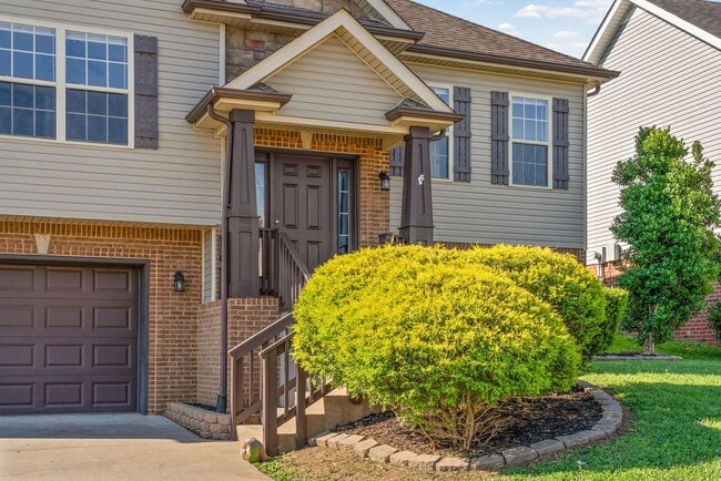 Building Photo - Pet Friendly Four Bedroom with Basement!