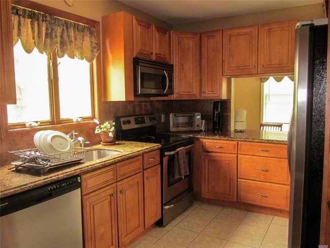 Building Photo - 56 Waverly Ave