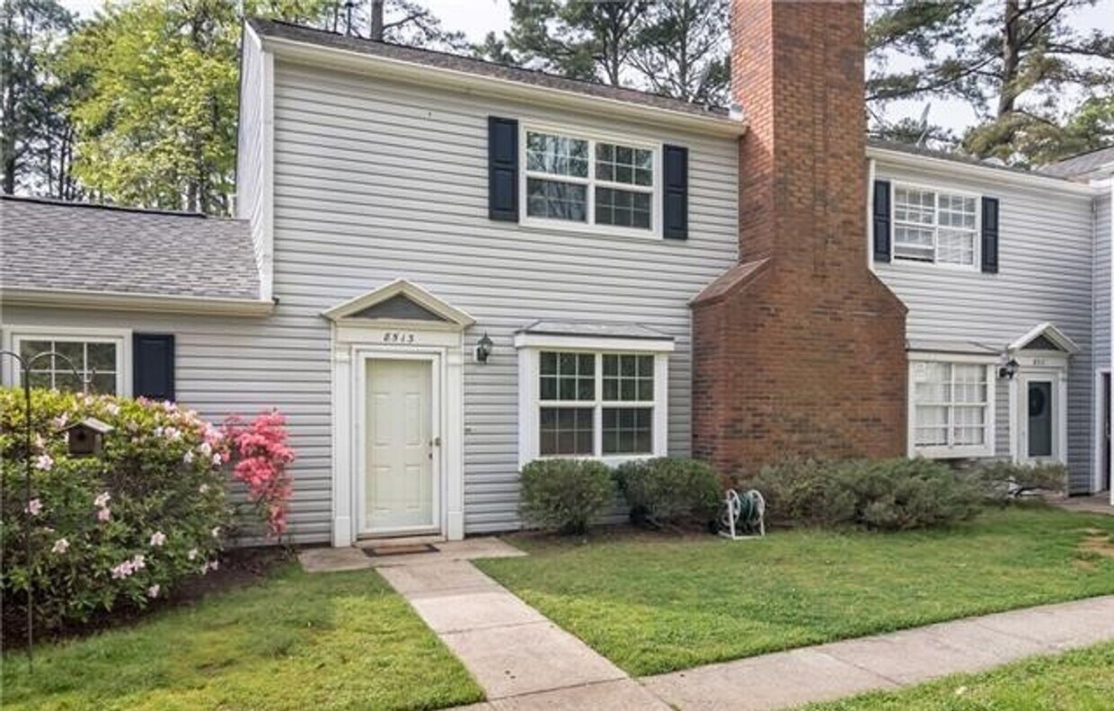 Primary Photo - Remodeled Townhome!