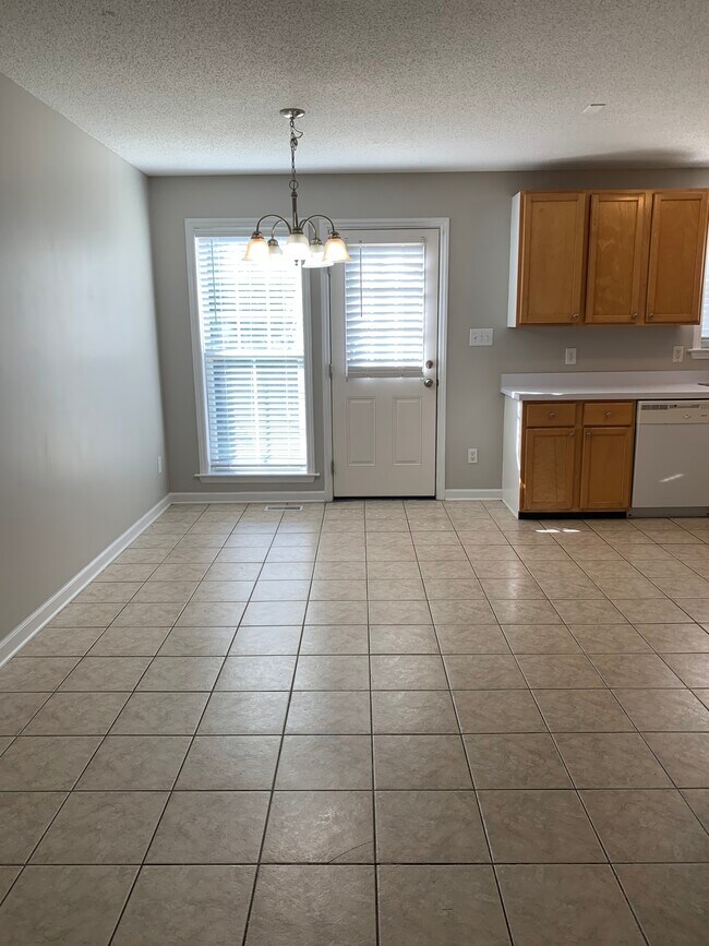 Cocina/Zona de desayuno. - 5516 Bellcamp Ct