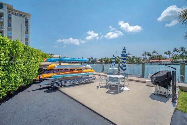 Foto del edificio - 9101 E Bay Harbor Dr