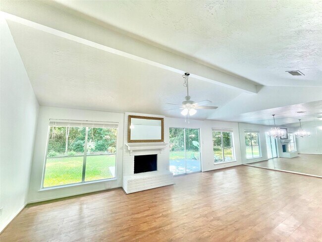 Foto del edificio - 3126 Village Woods Dr