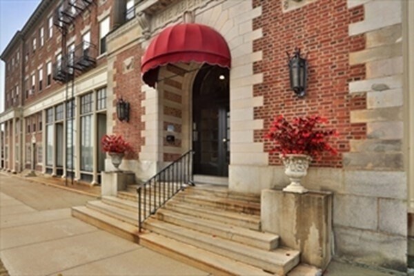 Primary Photo - 354 N Main St