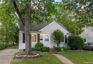 Building Photo - 1586 W Saratoga St