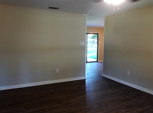 Building Photo - 707 Monterrey Ln
