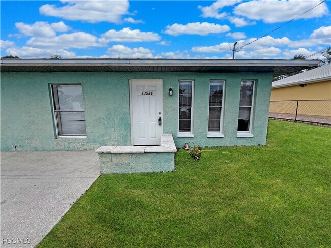 Foto del edificio - 17586 Cypress Point Rd