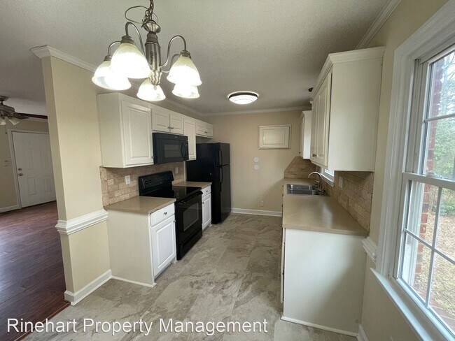 Building Photo - 3 br, 1 bath House - 105 Autumn Place