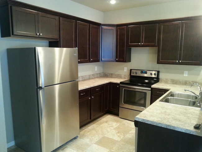 Kitchen - Evergreen Townhomes