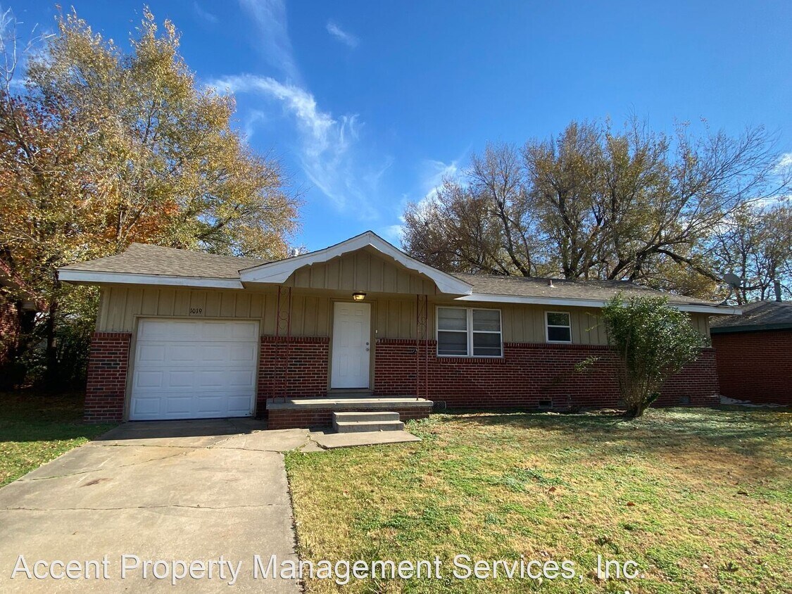 Primary Photo - 1019 N Hickory Ave