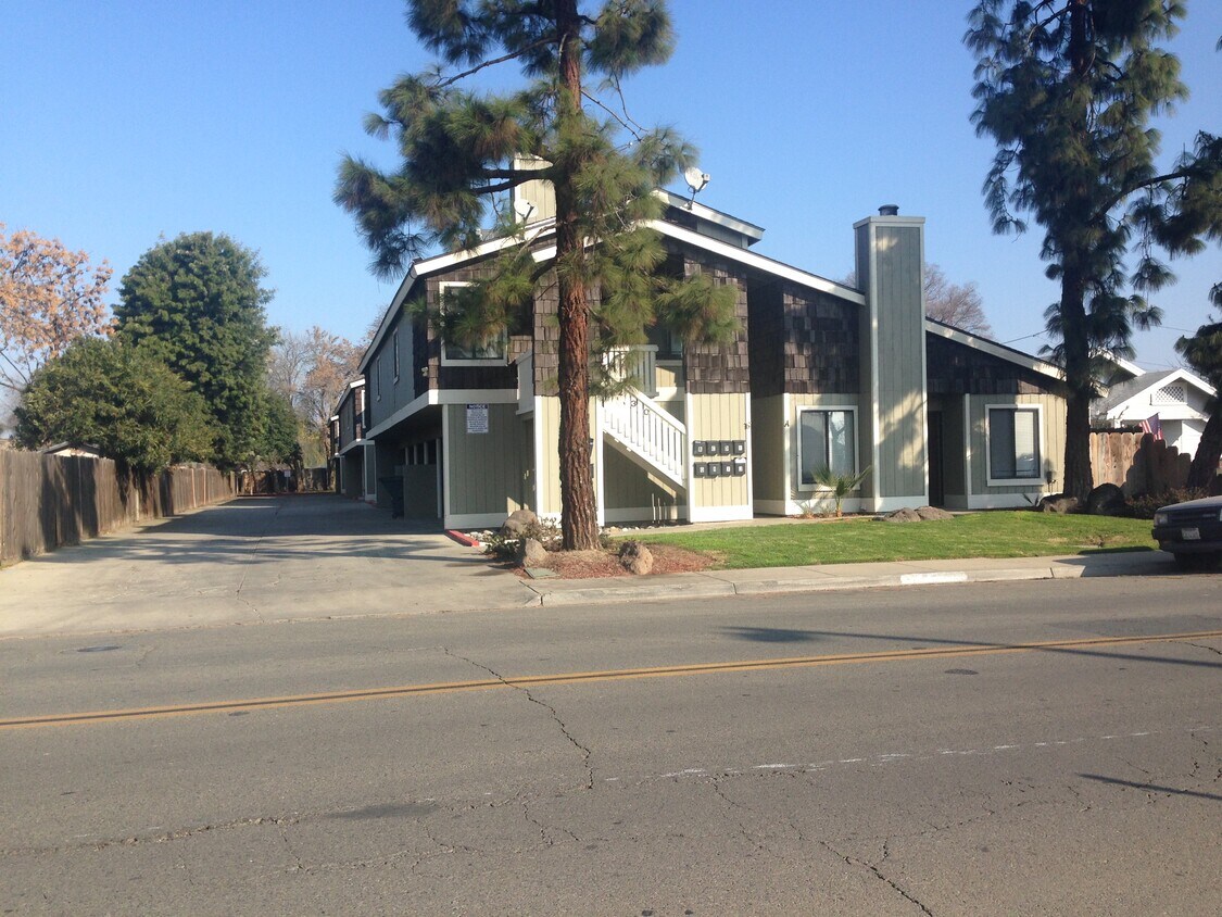 230 E Bush St, Lemoore, CA 93245 Apartments in Lemoore, CA