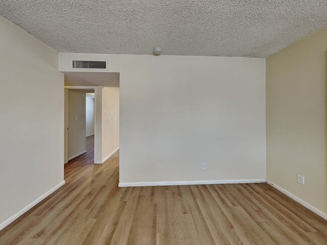 Building Photo - 807 S Toltec