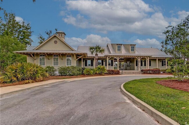 Foto del edificio - Coming Available!